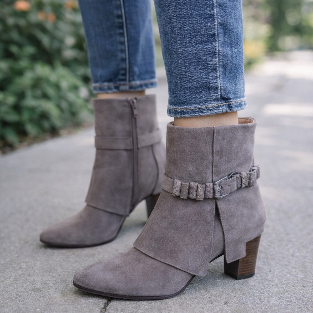 ICONS by Crown Vintage Foldover boots in mole brown suede-size 10